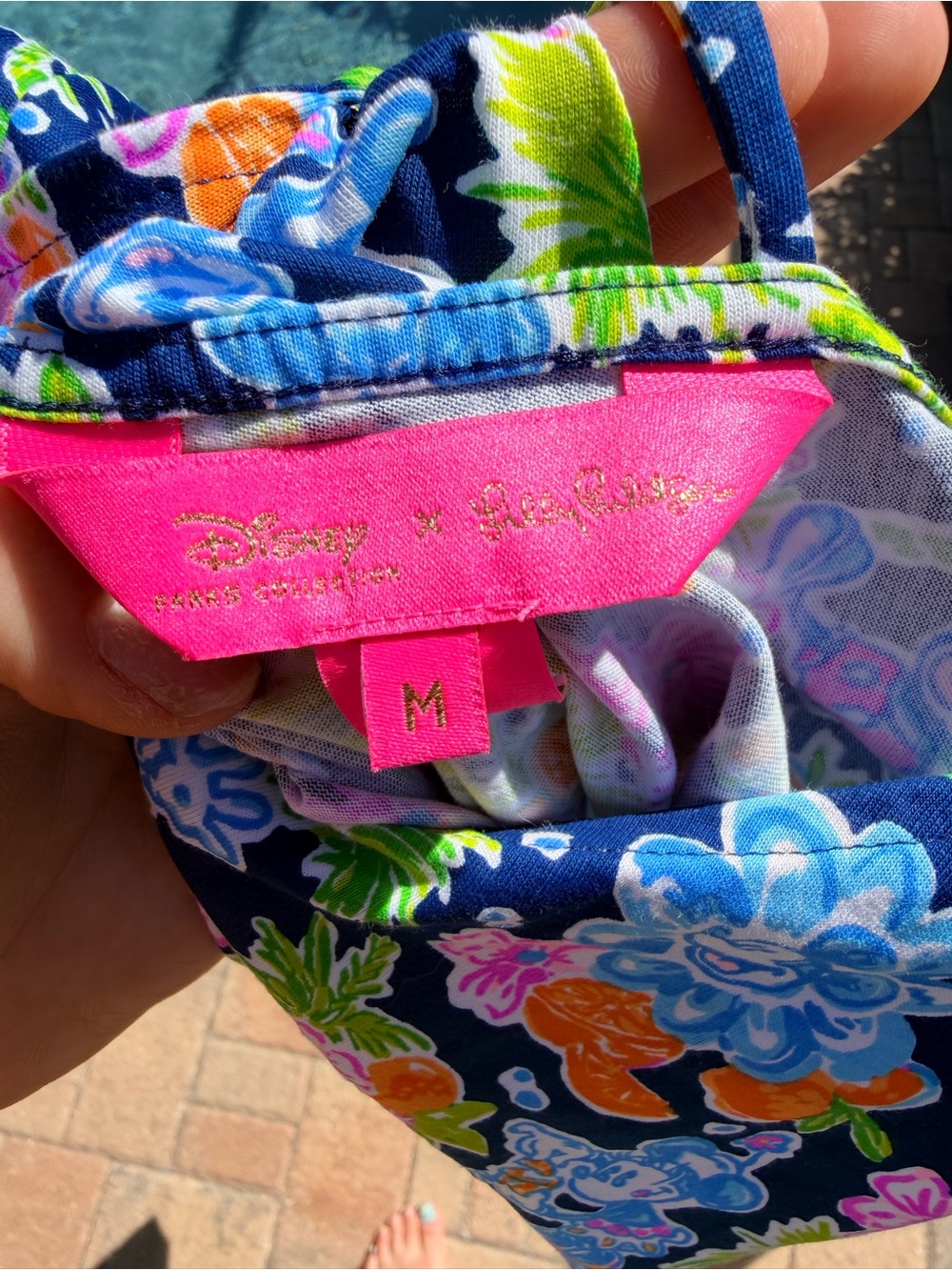 Disney x Lilly Pulitzer Loves Mickey size M NwOT - Picture 4 of 5